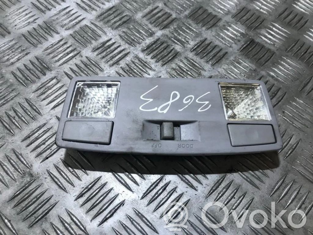 Éclairage lumière plafonnier avant