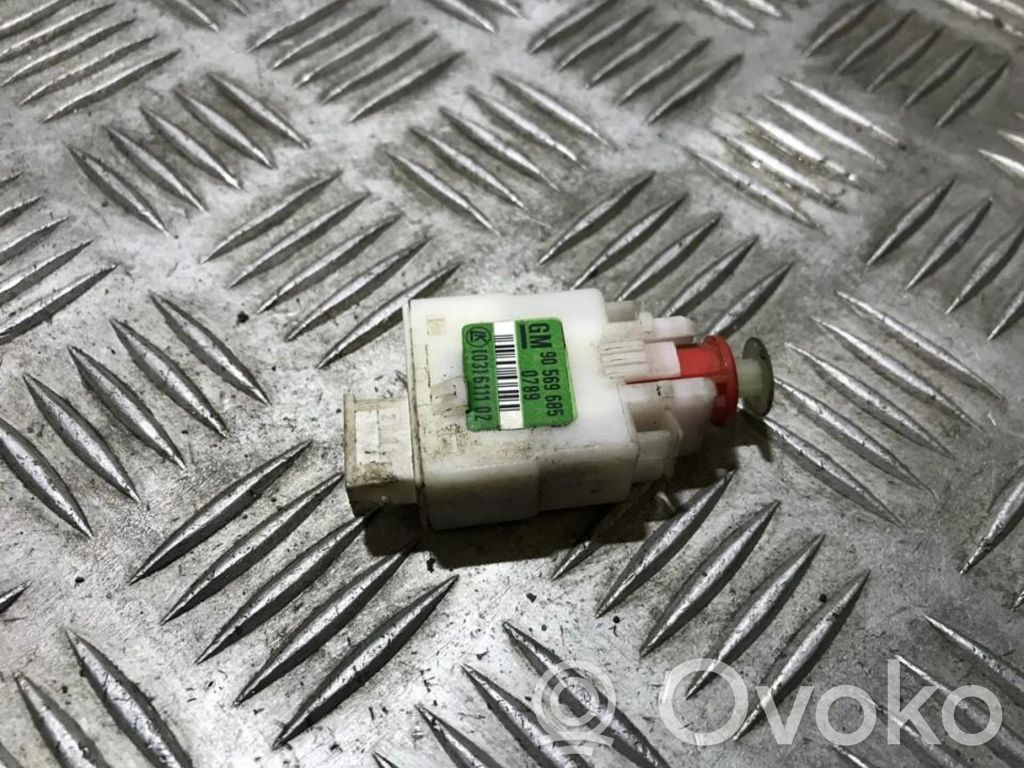 Opel Vectra B Czujnik pedału hamulca / stopu 