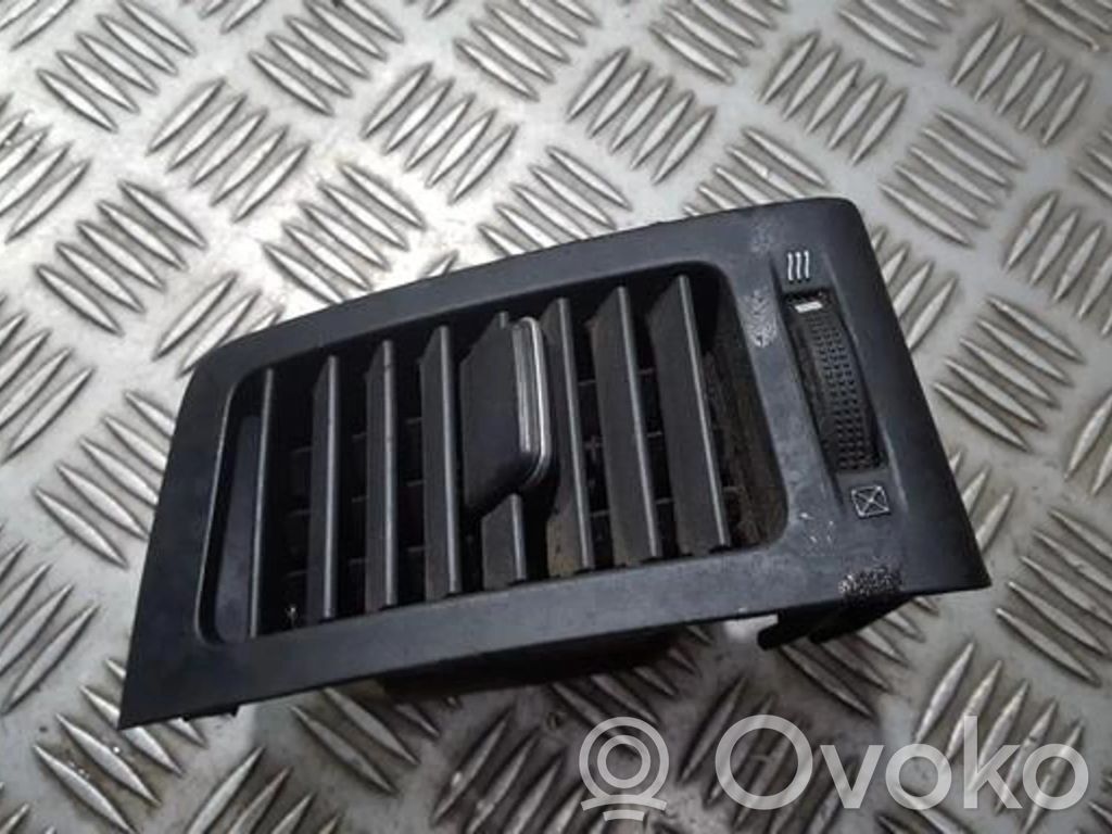 Toyota Corolla Verso E121 Grilă ventilație/ramă laterală bord 