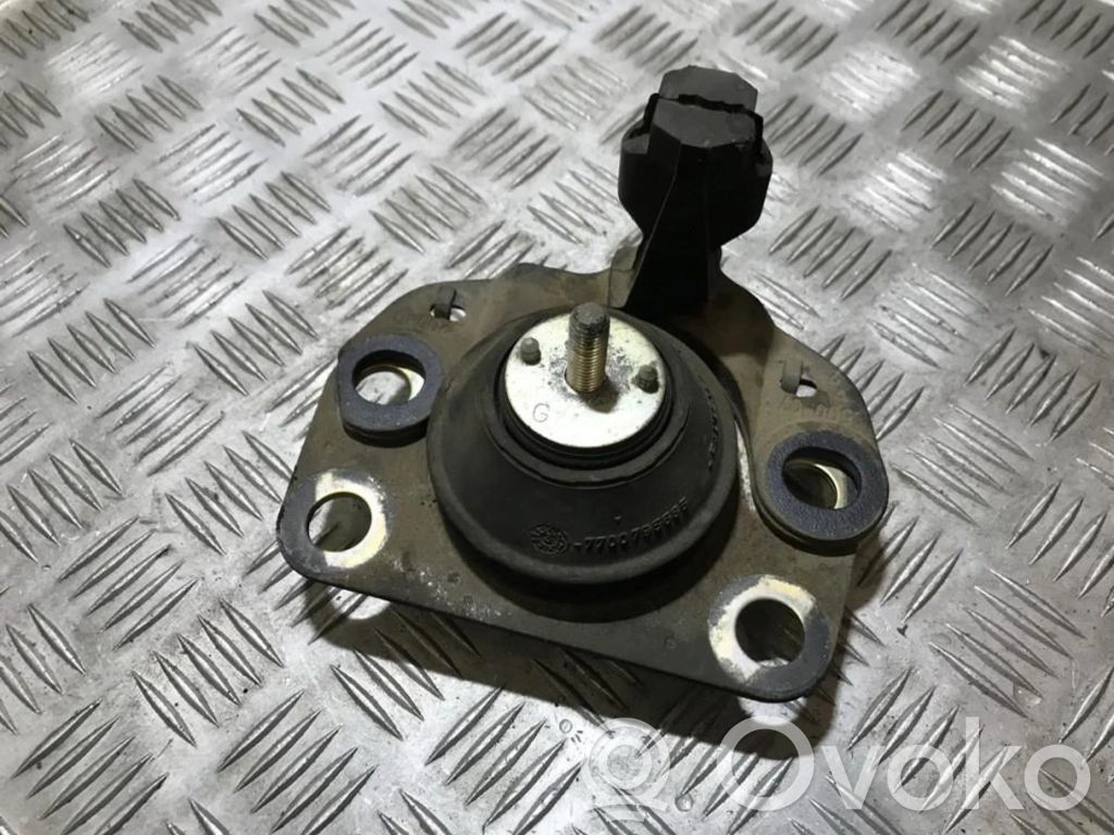 Renault Clio I Engine mount bracket 