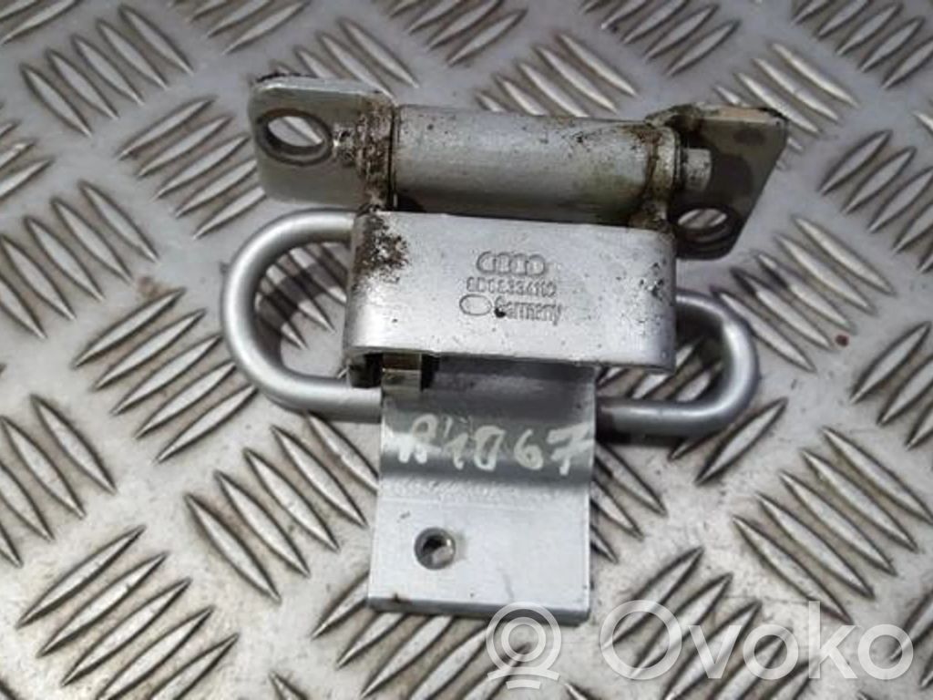 Bisagra inferior de la puerta trasera   8D0833411C,8D0833411C