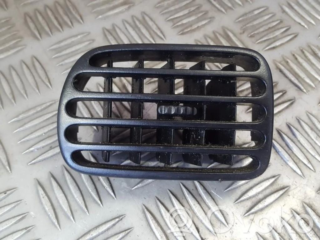 Renault Scenic I Dysze / Kratki środkowego nawiewu deski rozdzielczej 