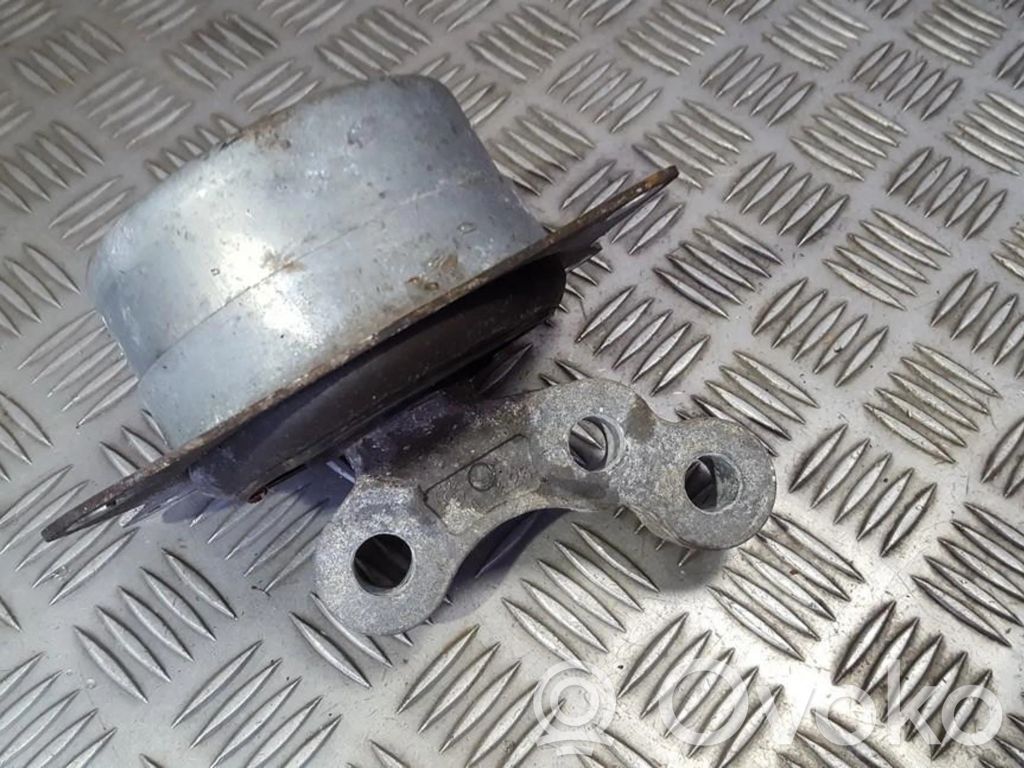 Opel Vectra C Engine mount bracket 