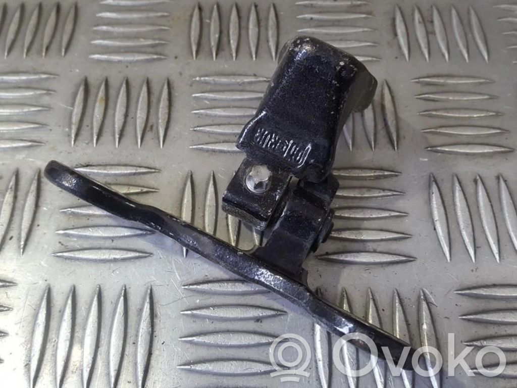 Opel Vectra C Cerniera inferiore della portiera posteriore 