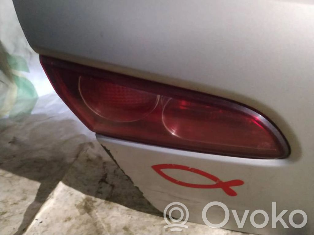 Tailgate rear/tail lights