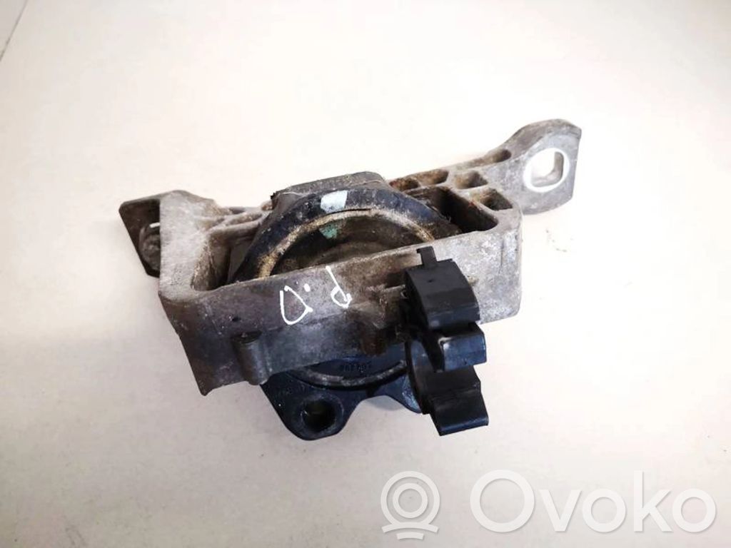 Ford Focus Engine mount bracket 