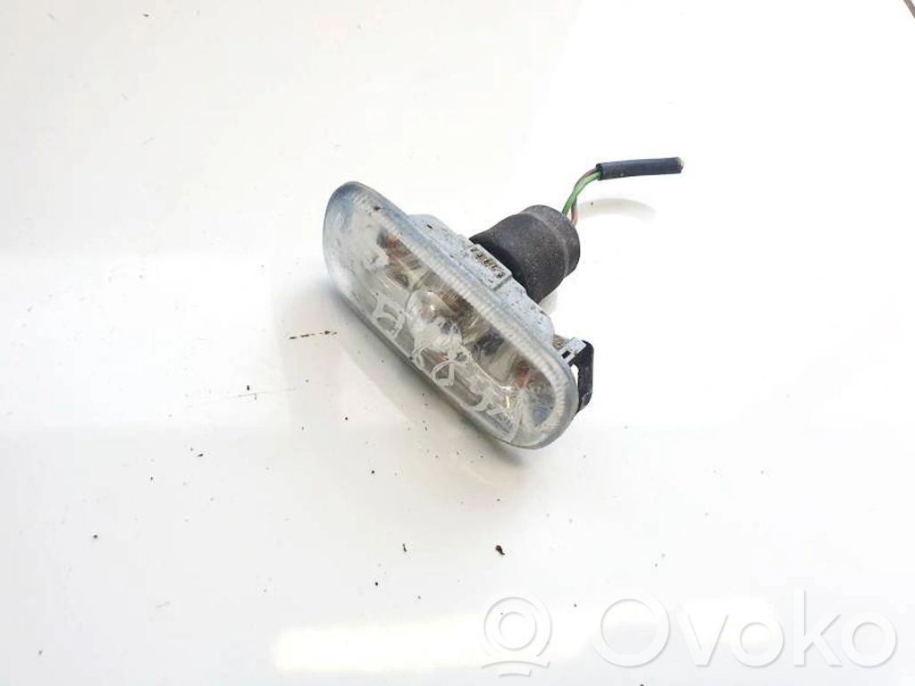 Audi A4 S4 B7 8E 8H Feu clignotant répétiteur d'aile avant