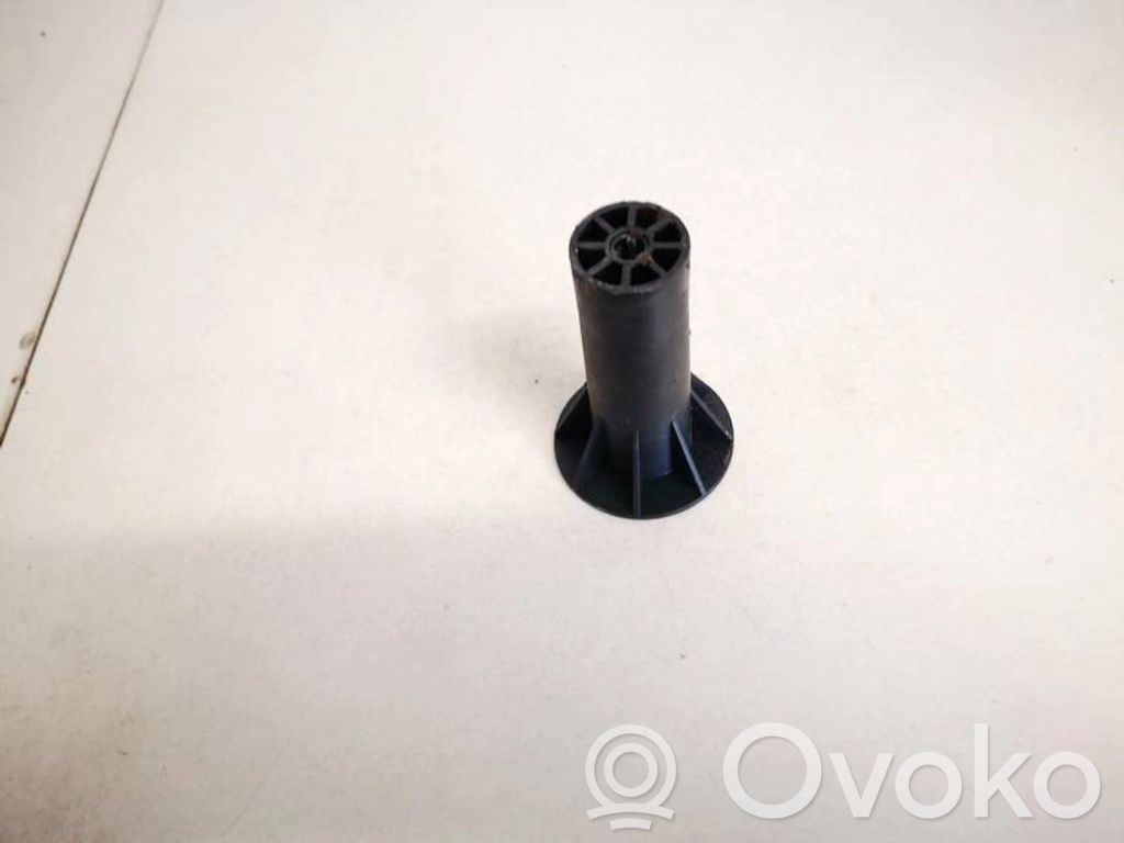 Mercedes-Benz E W212 Tornillo de la rueda de repuesto 