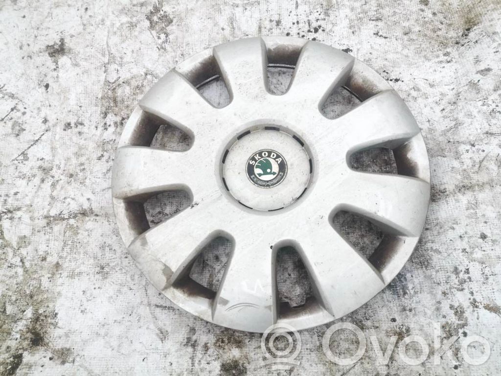 Skoda Octavia Mk2 (1Z) Mozzo/copricerchi/borchia della ruota R15