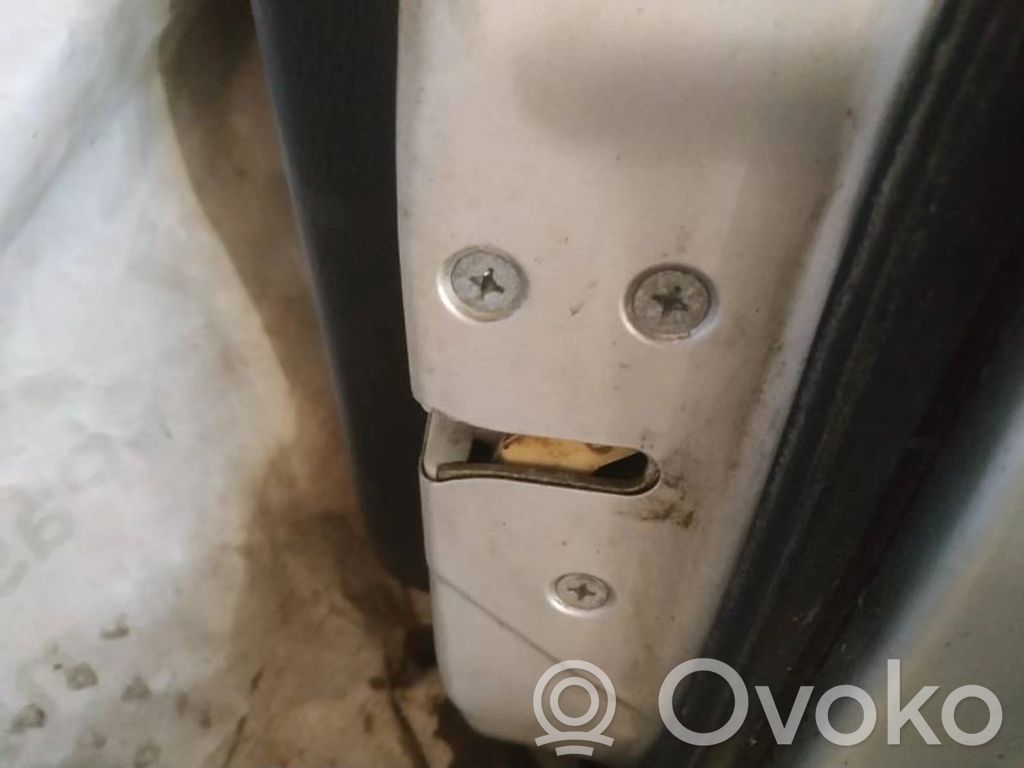 Cerradura de puerta delantera