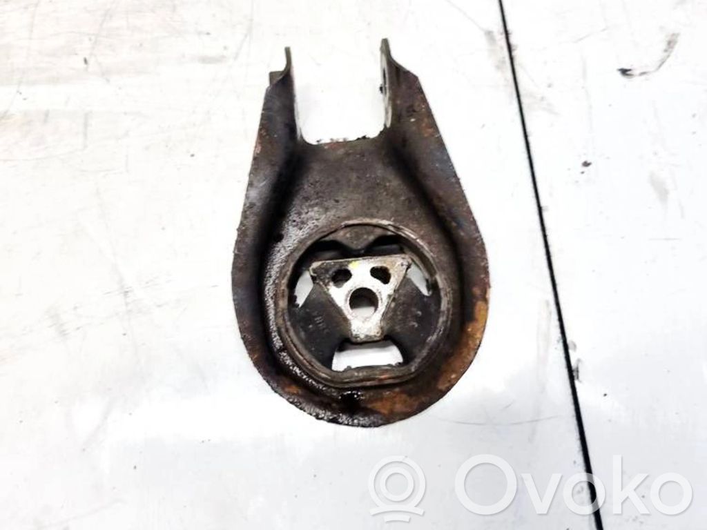 Ford Focus Engine mounting bracket 