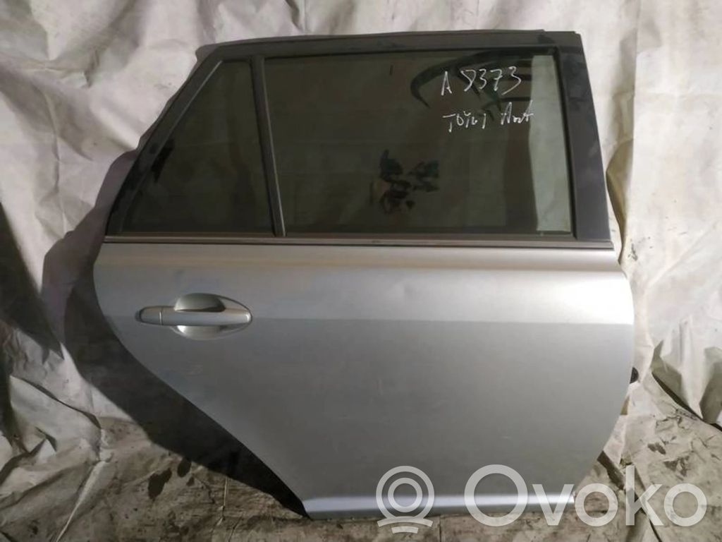 Toyota Avensis T250 Rear door