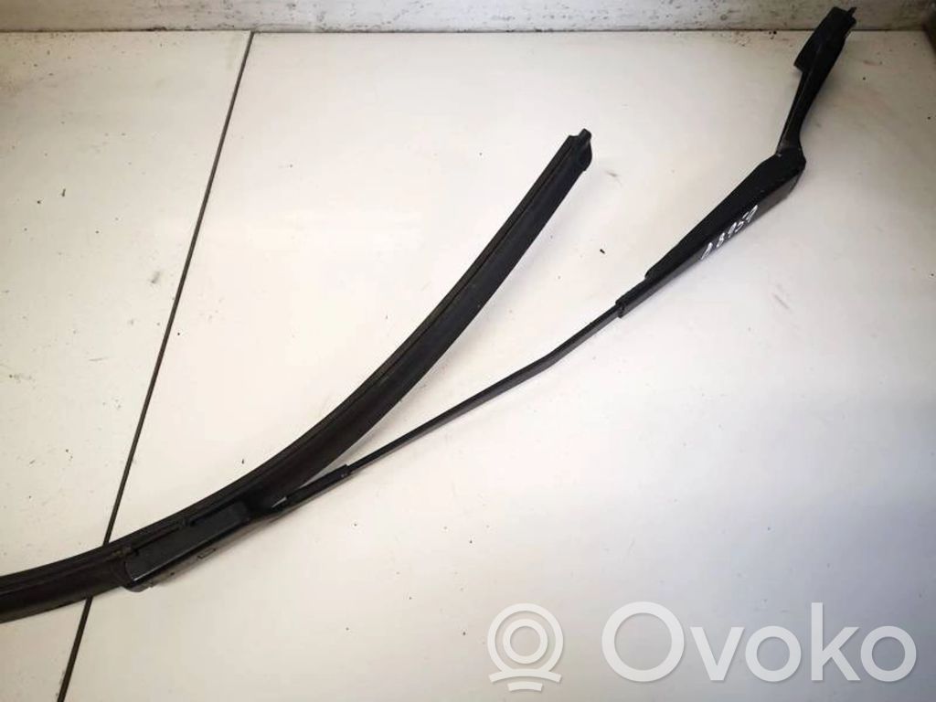 Brazo del limpiaparabrisas delantero   BM5117526BB,BM5117526BB