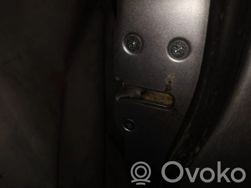Cerradura de puerta delantera