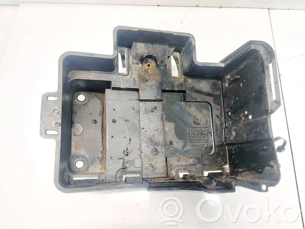 Ford Focus Akkulaatikon alusta 
