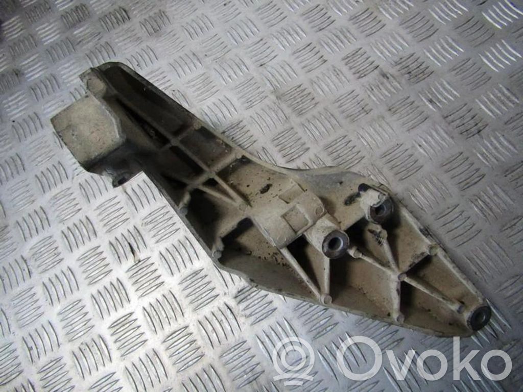 Opel Vectra B Engine mounting bracket 