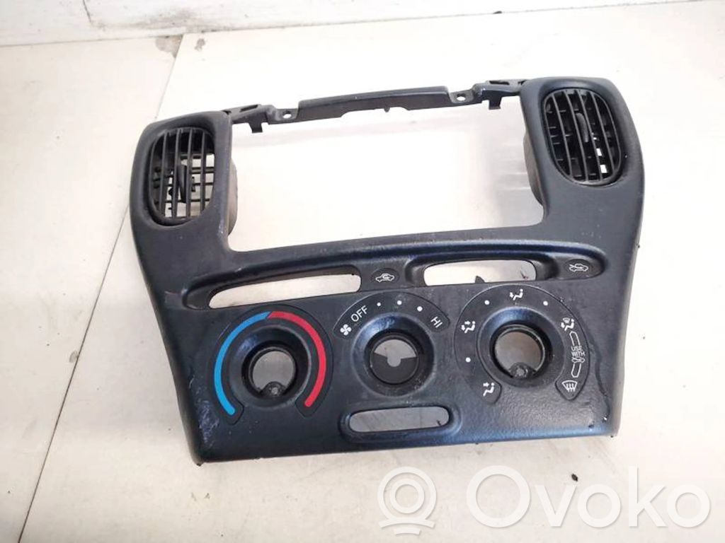Toyota Yaris Verso Griglia di ventilazione centrale cruscotto 