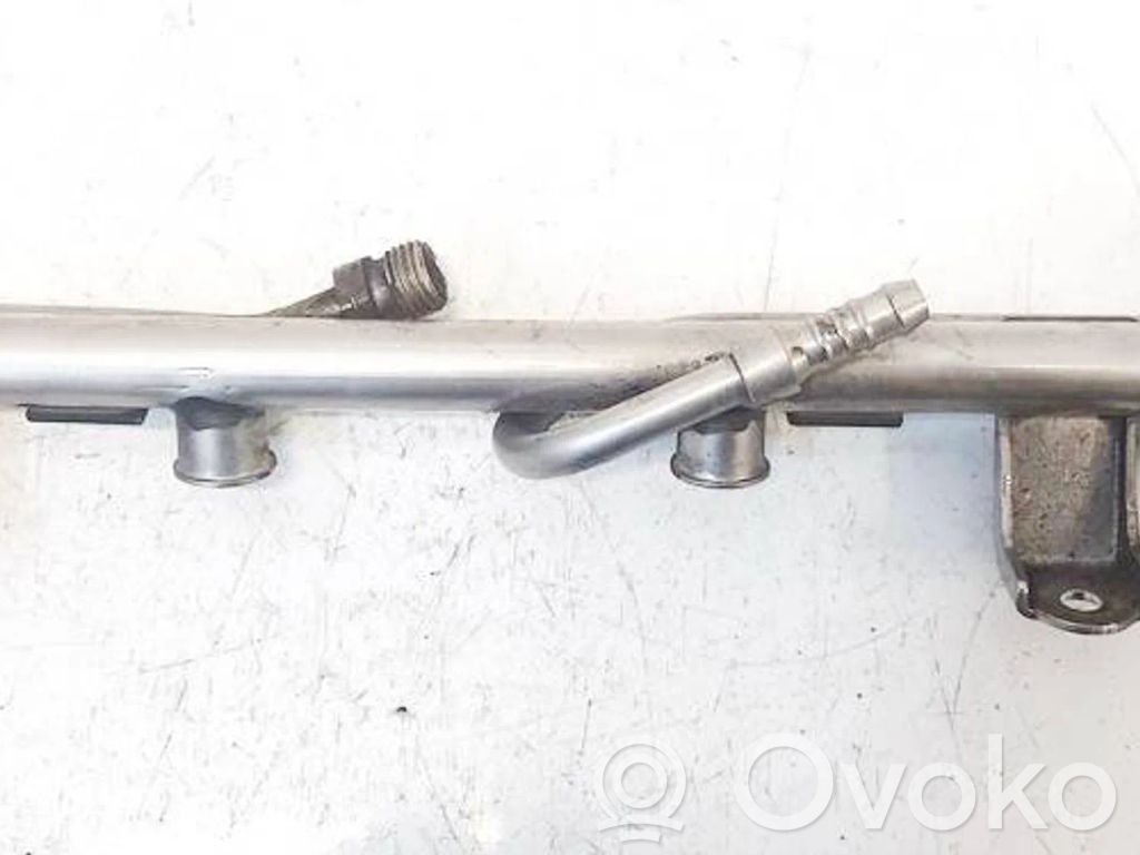 Audi A4 S4 B5 8D Tuyau de conduite principale de carburant