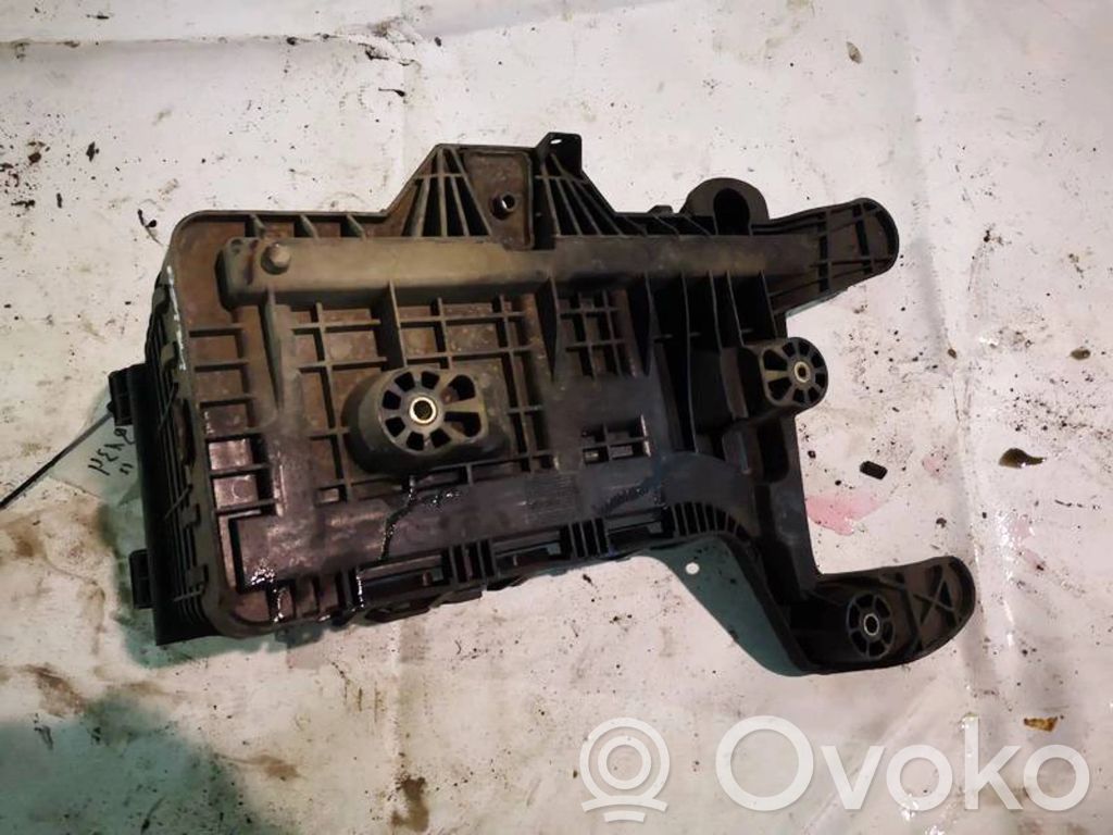 Volkswagen PASSAT B6 Vassoio scatola della batteria