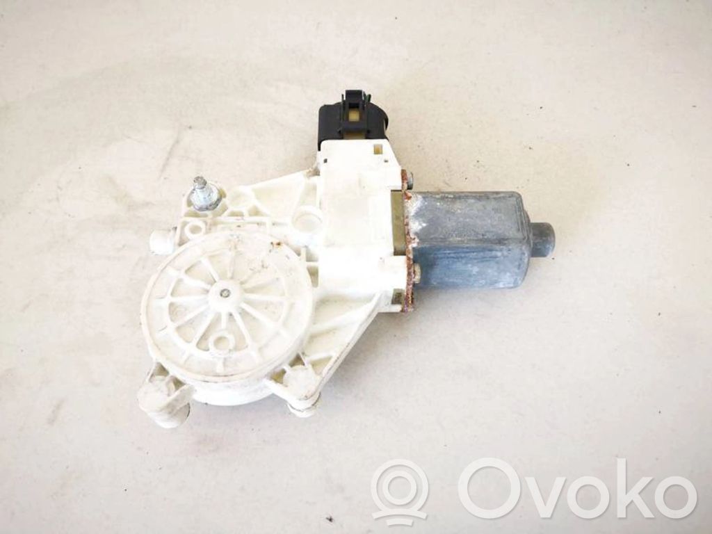 Motor del regulador de la ventanilla de la puerta delantera   0130822226,0130822226