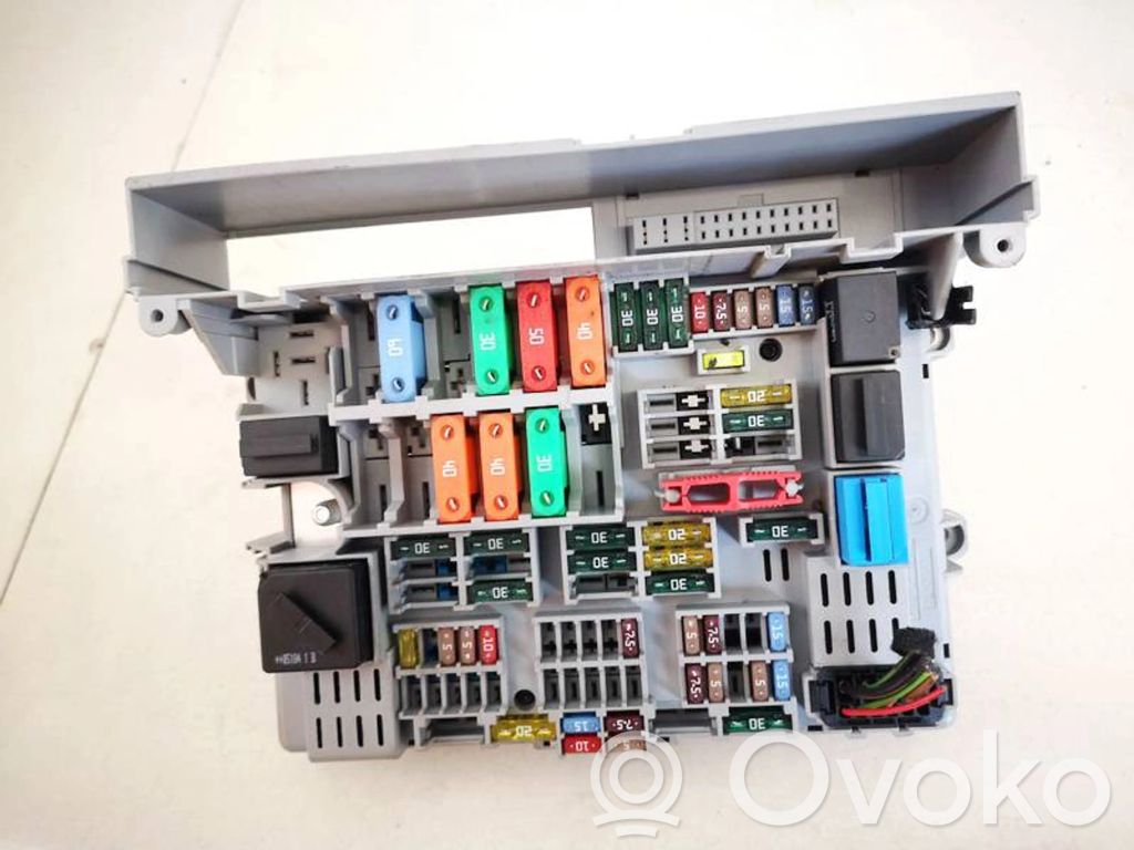 BMW 1 E81 E87 Fuse box set 