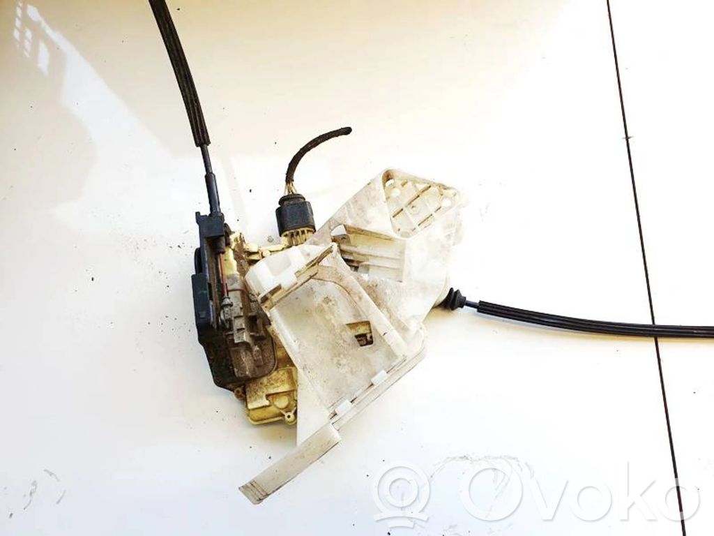Volkswagen PASSAT B6 Zamek drzwi tylnych 