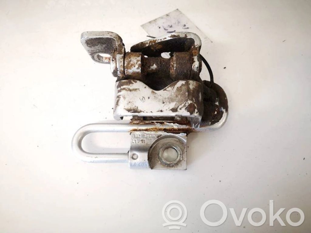 Volkswagen Golf VI Cerniera inferiore della portiera posteriore