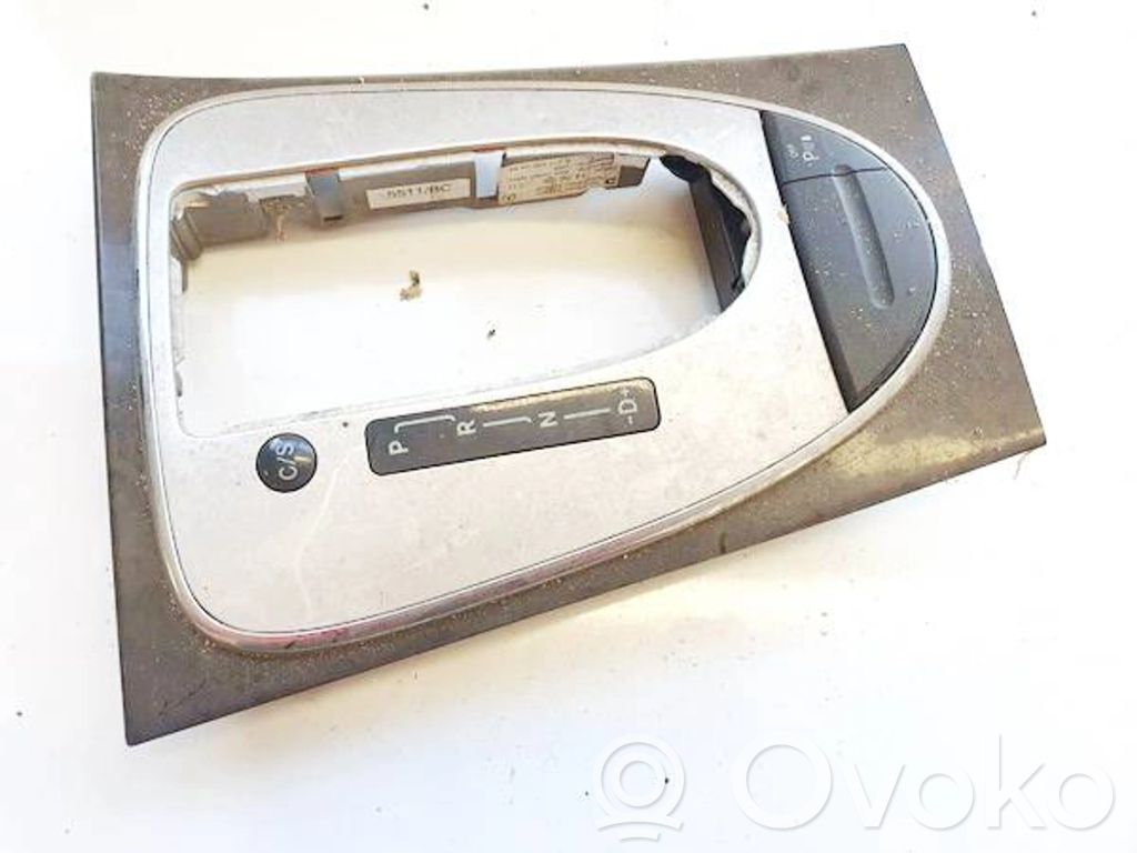 Mercedes-Benz E W211 Rivestimento in plastica cornice della leva del cambio