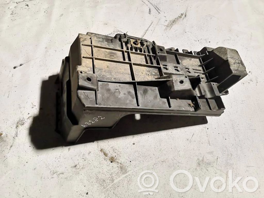Opel Vectra C Akkulaatikon alusta 