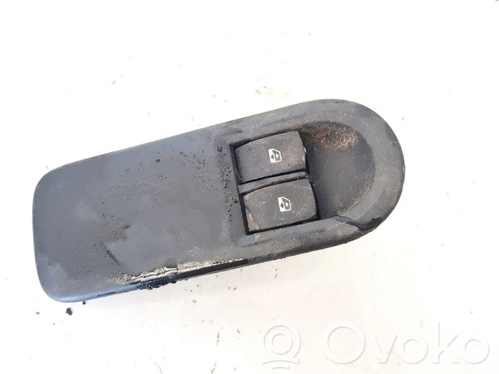 Renault Clio III Electric window control switch 