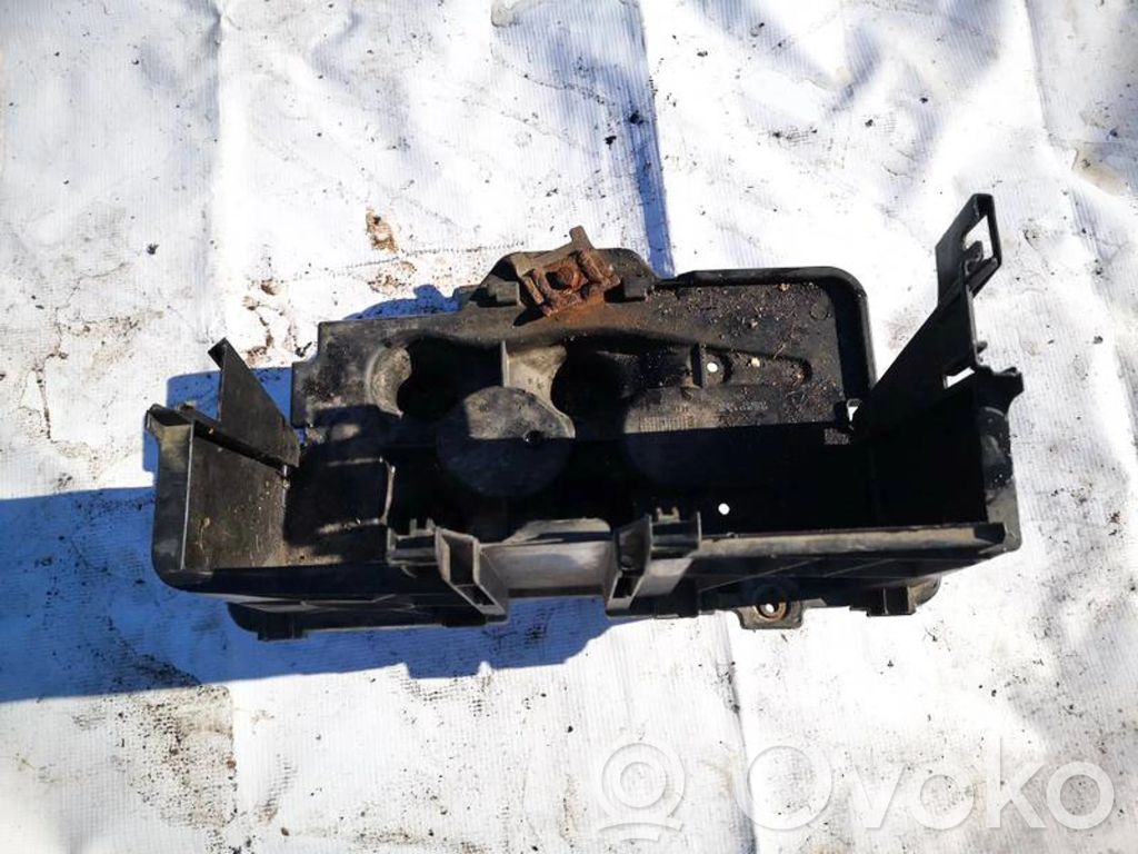 Volkswagen Golf IV Support boîte de batterie