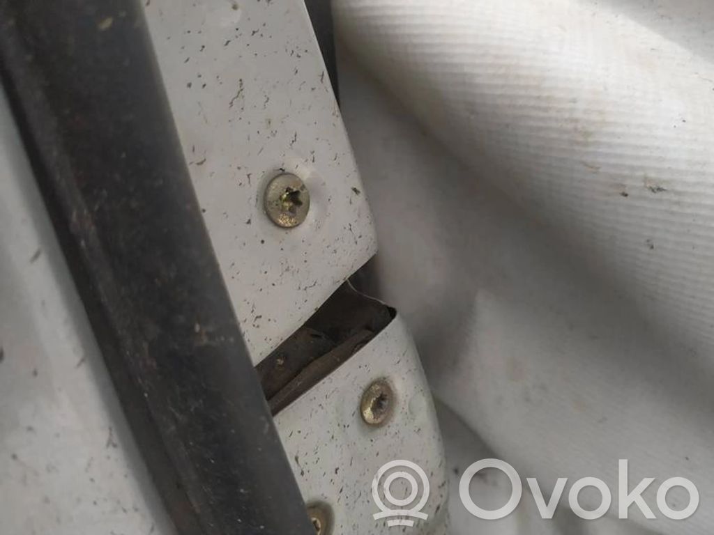 Serrure de porte avant