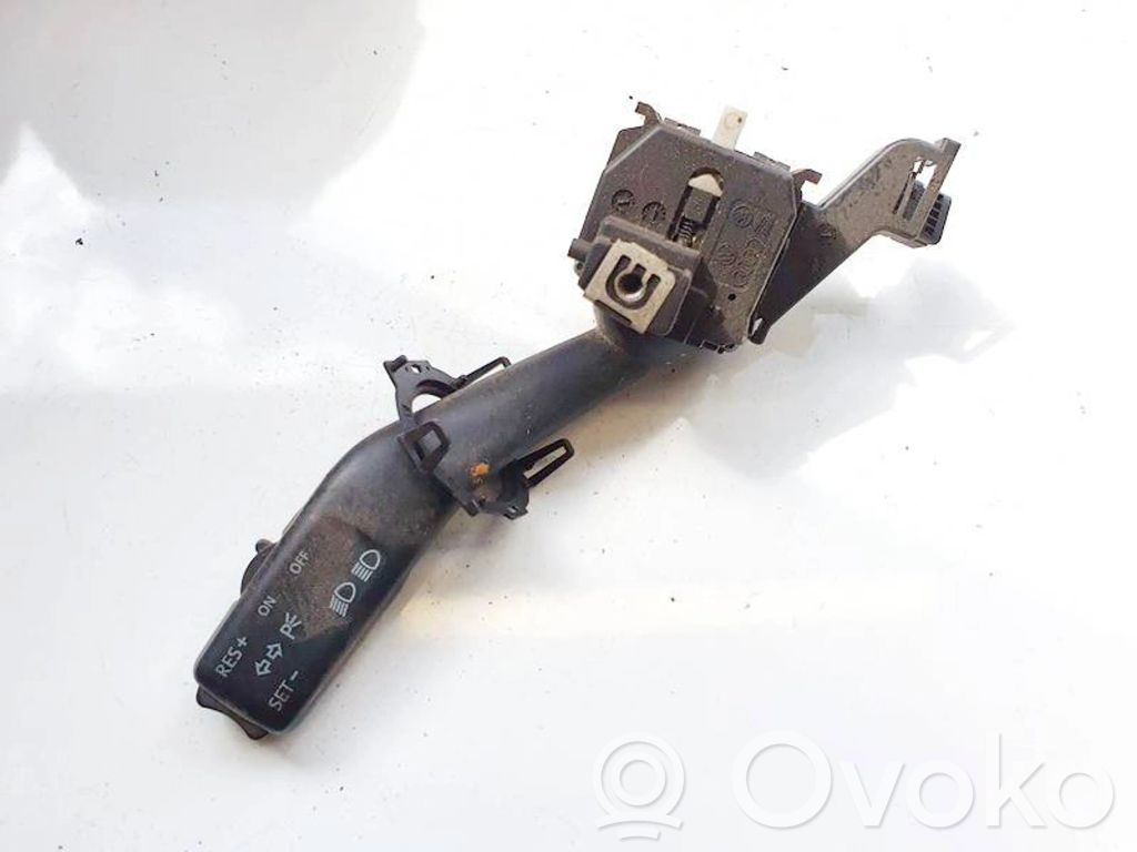 Volkswagen Touran I Suuntavilkun vipu 