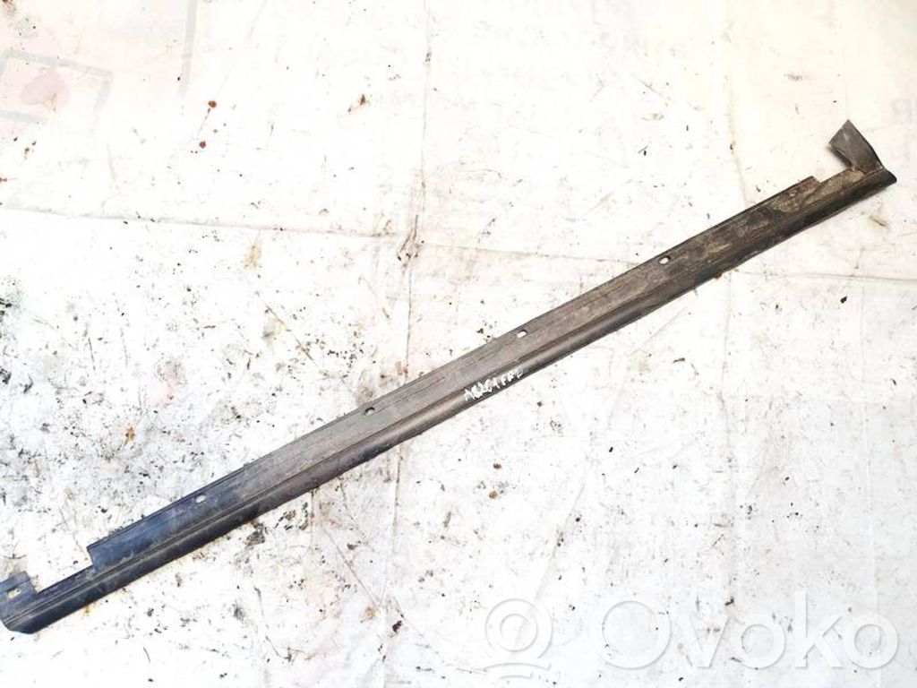 Audi A4 S4 B5 8D Etuoven lasin muotolista