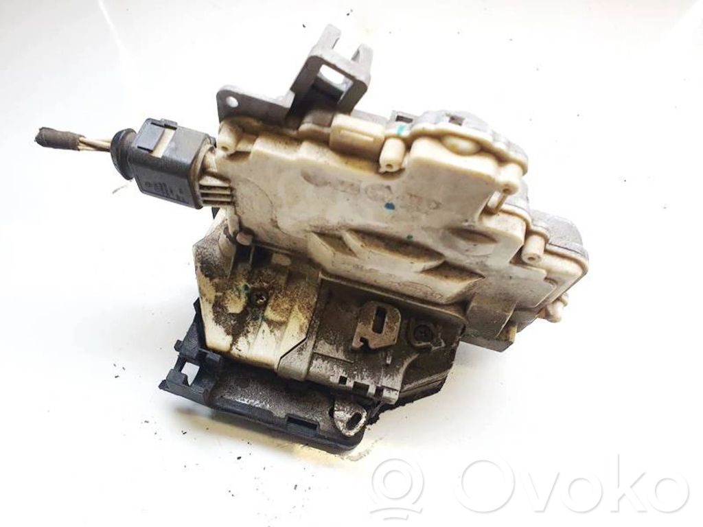 Volkswagen PASSAT B6 Zamek drzwi tylnych 