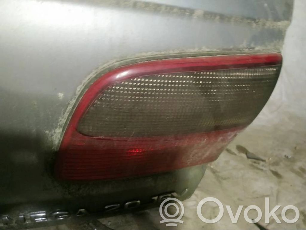 Opel Omega B1 Feux arrière sur hayon