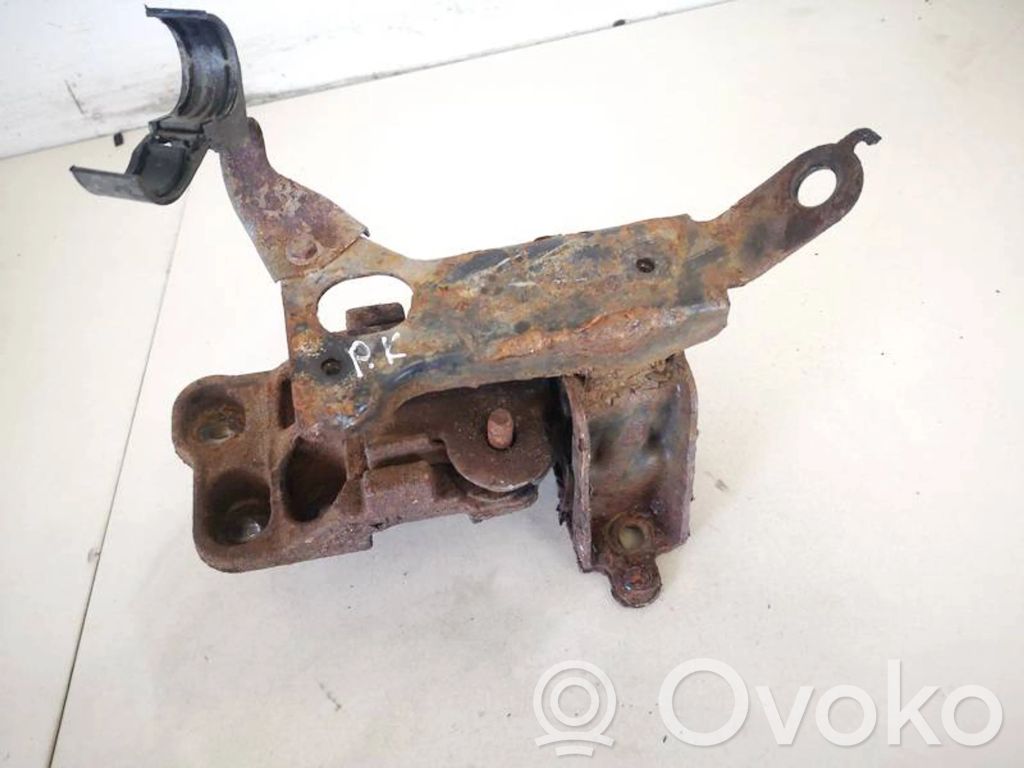 Engine mount bracket