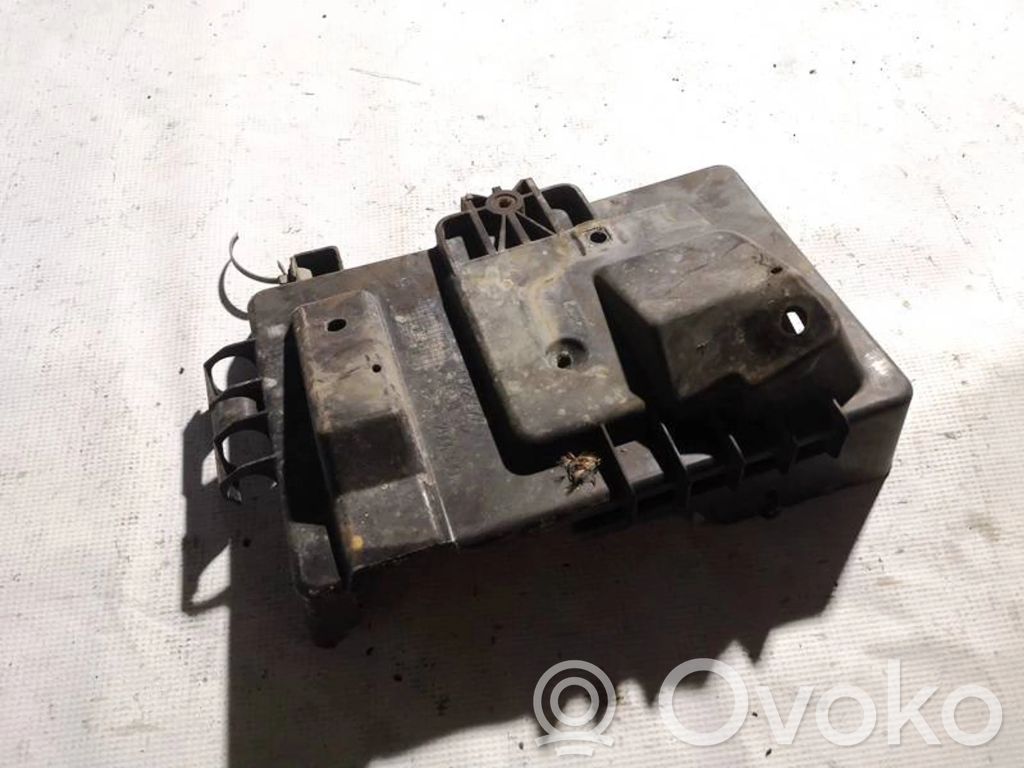 Opel Zafira A Akkulaatikon alusta 