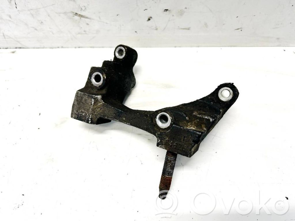 Ford Focus Engine mounting bracket 