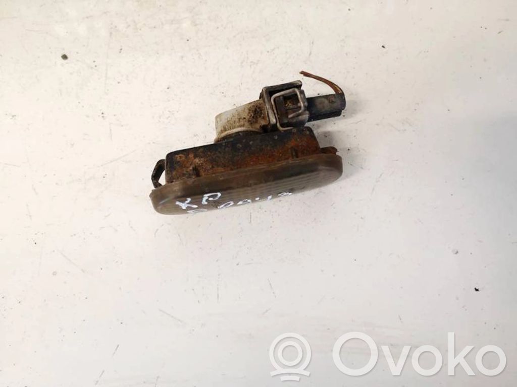 Volkswagen PASSAT B4 Indicatore di direzione del parafango anteriore