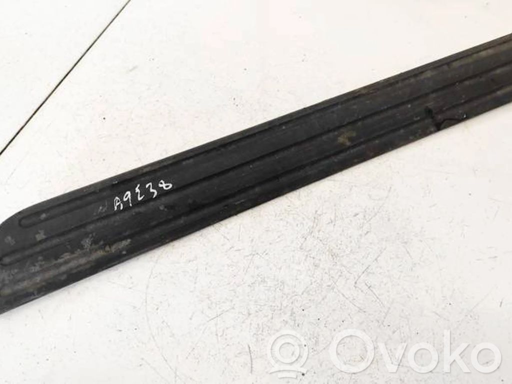 Toyota RAV 4 (XA30) Garniture marche-pieds avant