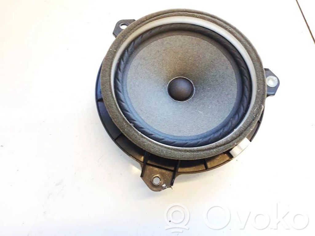 Toyota Avensis T270 Altoparlante portiera anteriore