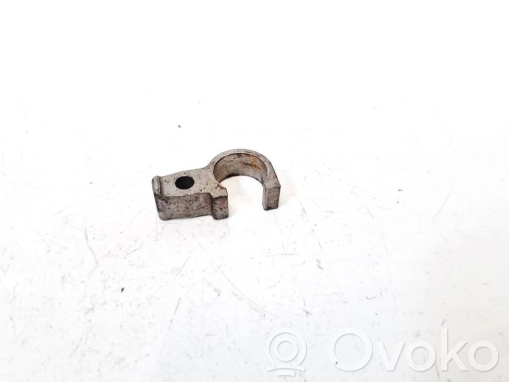 Abrazadera del inyector de combustible