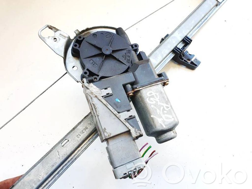 Citroen C3 Front door window regulator motor 