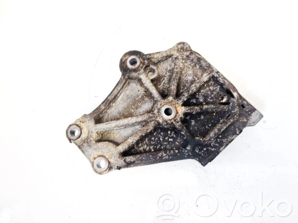 Engine mounting bracket   MR513093,CAB116A065,CAB116A065,MR513093