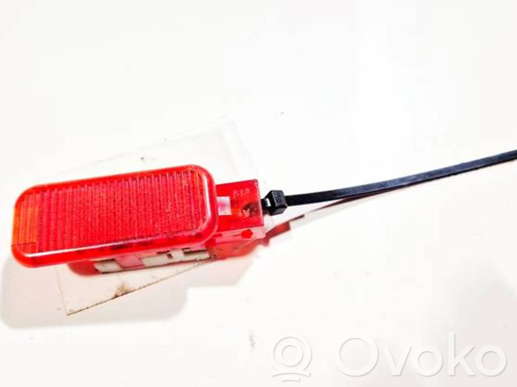 Luz interna puerta trasera   8D0947411,8D0947411