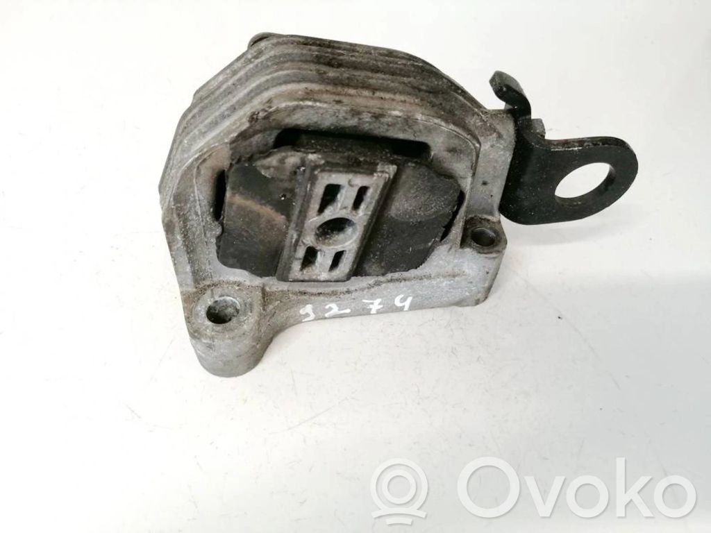 Volvo S60 Engine mount bracket 