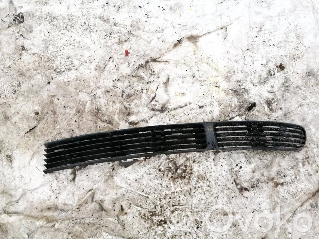 Volkswagen PASSAT B5 Grilă inferioară bară față 