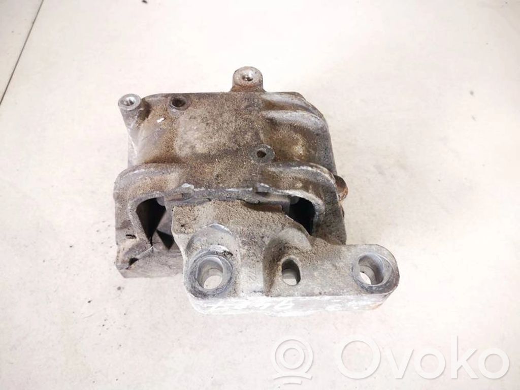 Volkswagen PASSAT B6 Supporto di montaggio del motore 