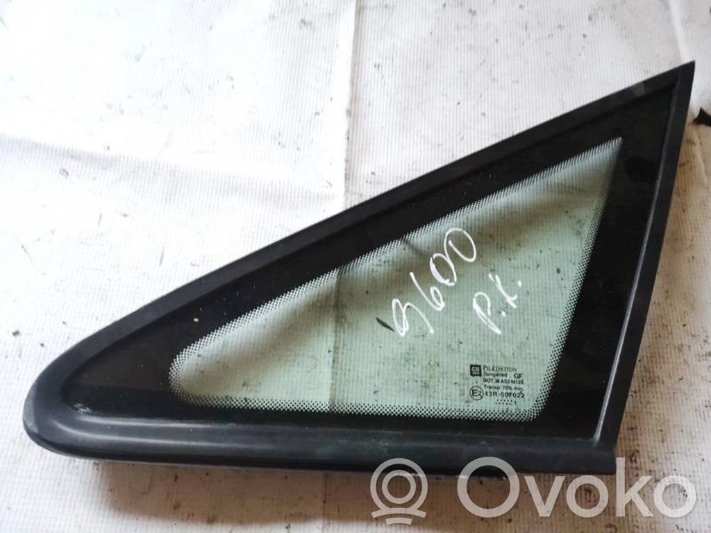 Opel Zafira A Finestrino/vetro triangolo anteriore 